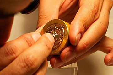 厦门劳力士手表镜面摔裂了维修多少钱